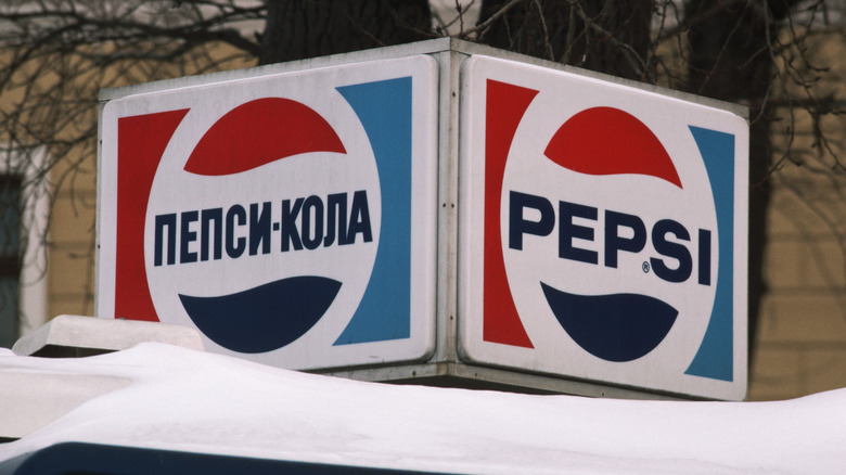 Pepsi's English and Russian logos side by side