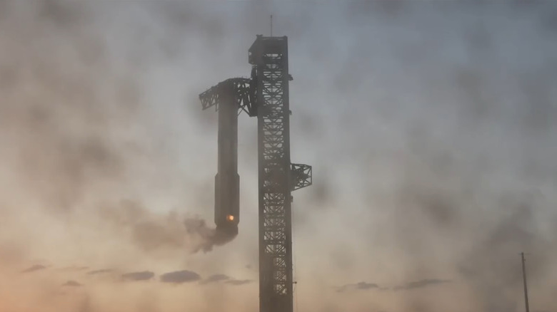 SpaceX Super Heavy booster caught by chopsticks