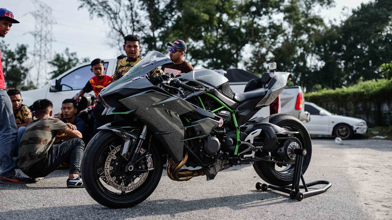 Kawasaki Ninja H2R on street