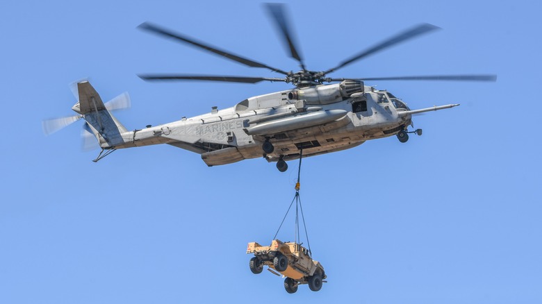 Super Stallion helicopter carrying car