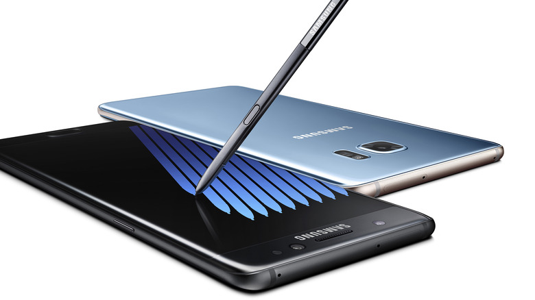 stylus touching samsung phone