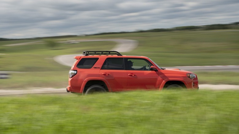 Side view of the Toyota 4Runner driving