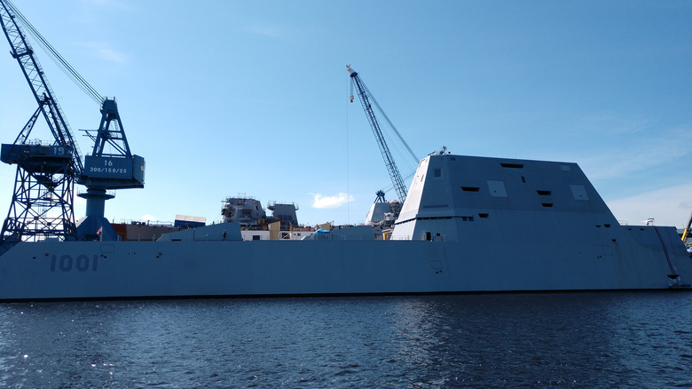 uss zumwalt class destroyer bath iron works dock