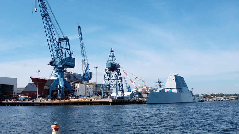 uss zumwalt class destroyer bath iron works dock