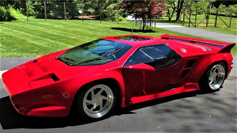 A Vector W8 Twin Turbo parked on a driveway 