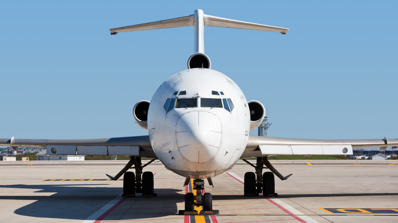 Boeing 727 on the runway 