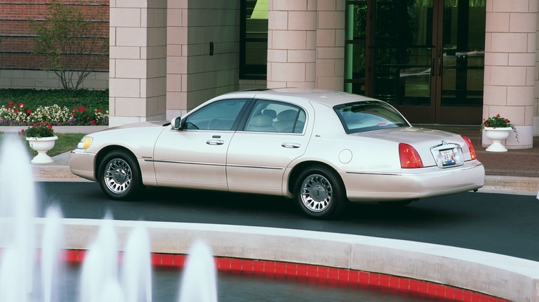 2002 Lincoln Town Car