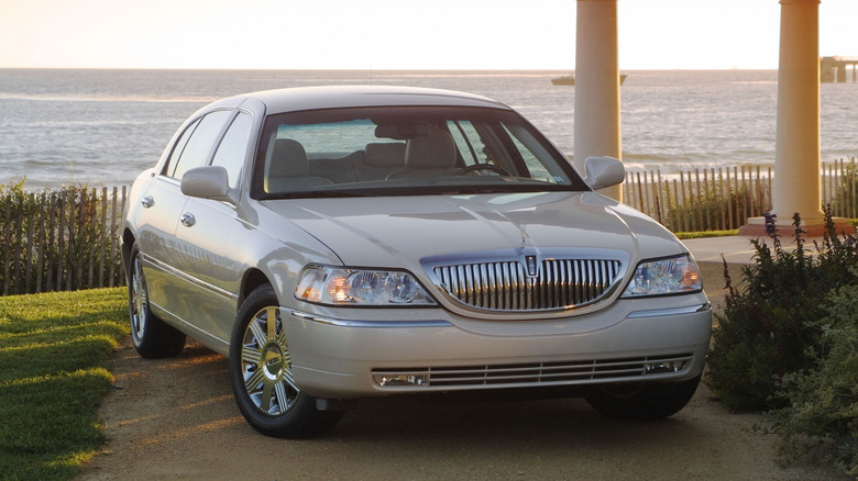 2003 Lincoln Town Car