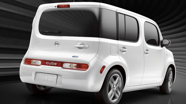 A promotional photo from Nissan showing the Cube from behind