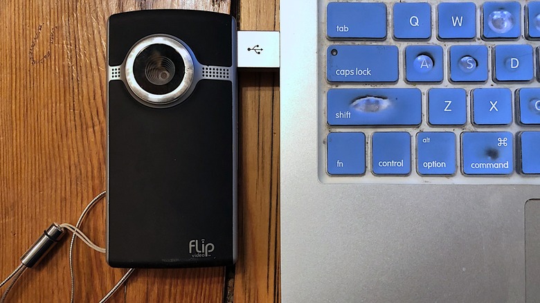 Flip Video camera plugged into laptop