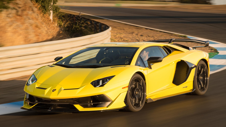 Front 3/4 view of Lamborghini Aventador