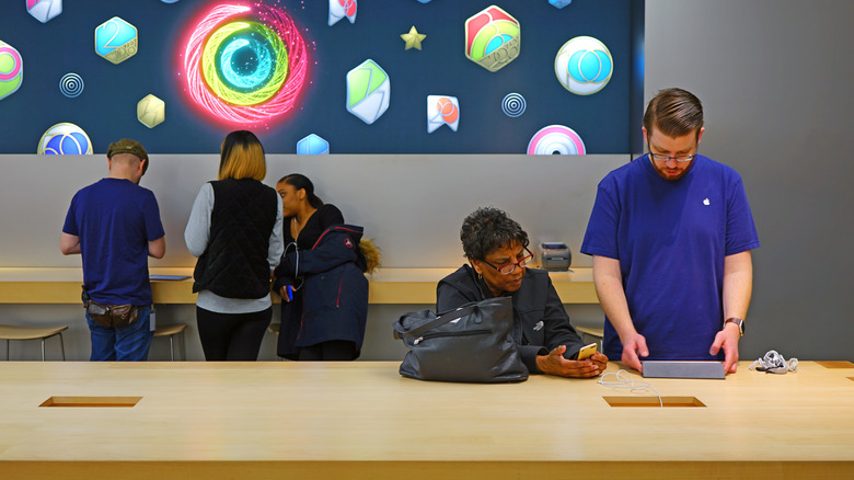 Apple store Genius Bar