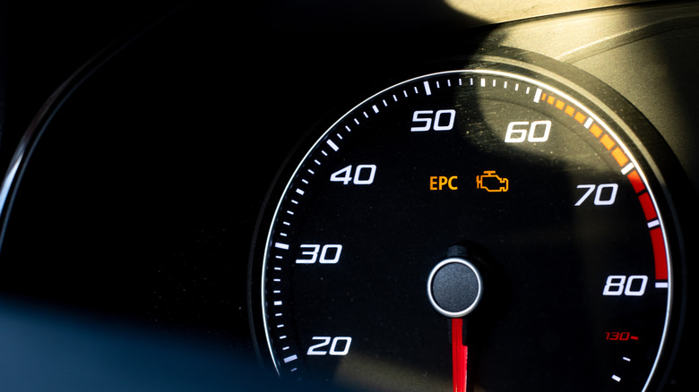 warning light engine in car dashboard