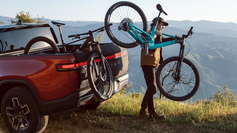 Rivian with bikes in the bed