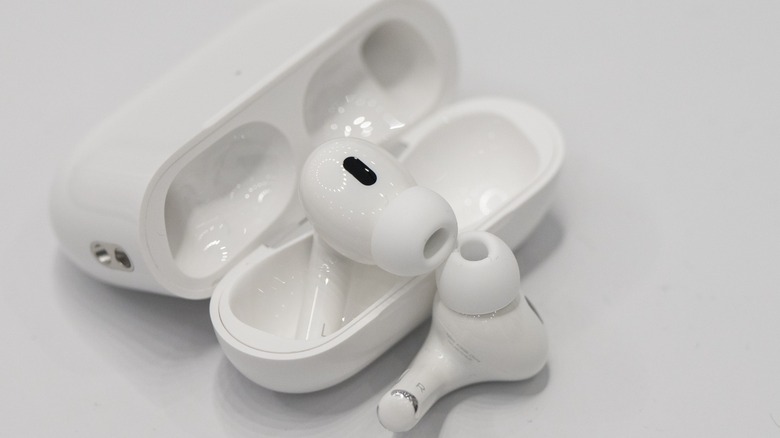 Apple AirPods Pro with case