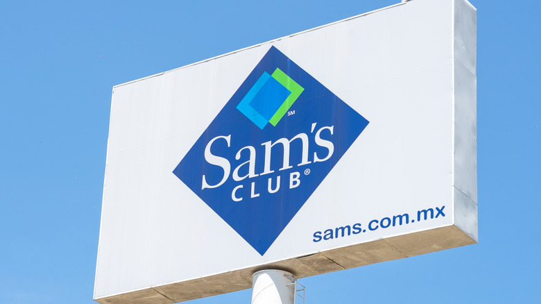 A Sam's Club sign against a blue sky.