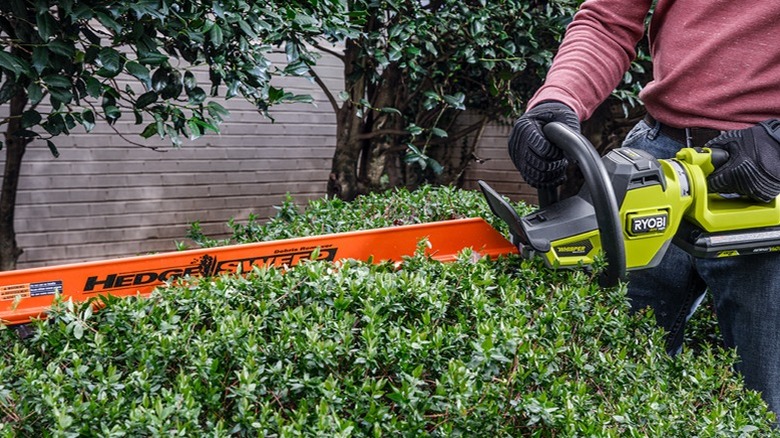 40V HP 26 Hedge Trimmer cutting a hedge