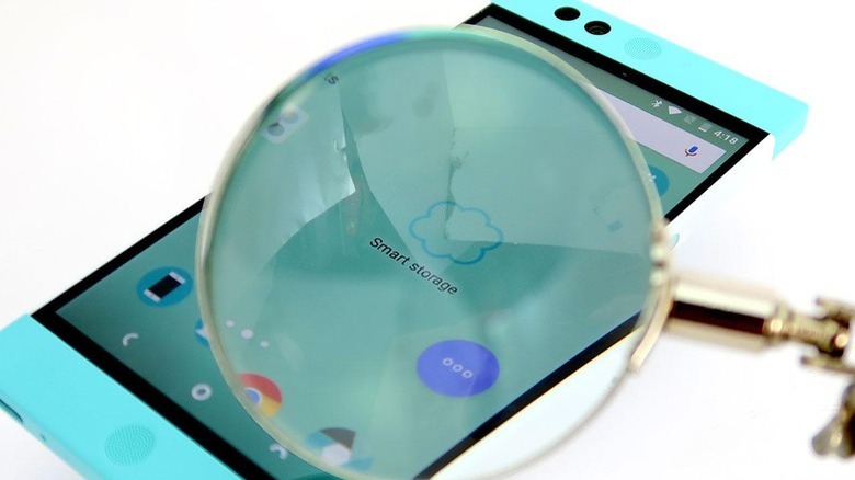 The Nextbit Robin under magnifying glass