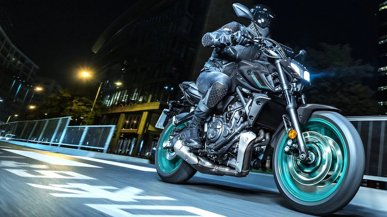 Yamaha MT-07 ridden fast at night