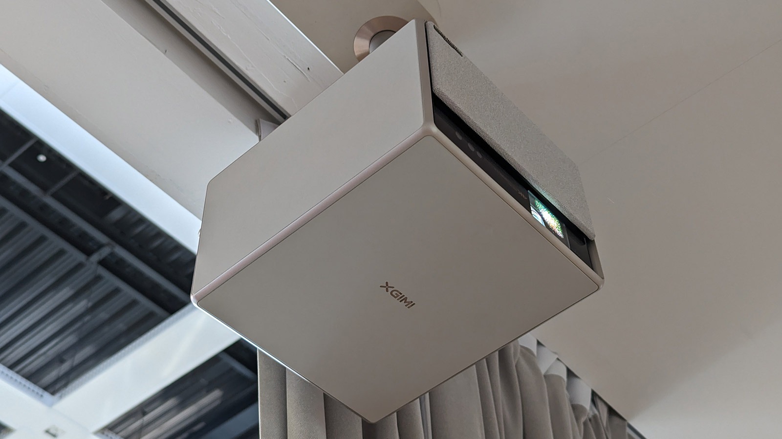 XGIMI Horizon Ultra - World's First Long-Throw Projector with Dolby Vision  
