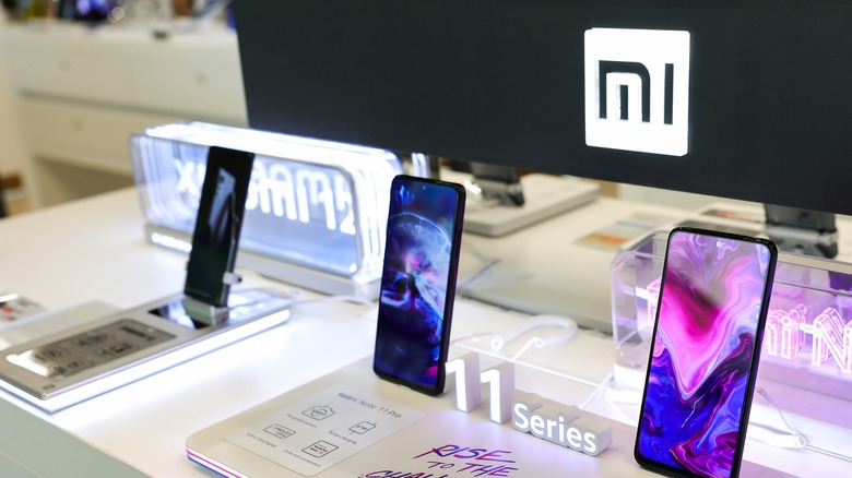 Xiaomi 12 phones on display