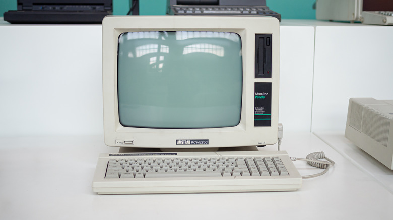 A 1985 computer