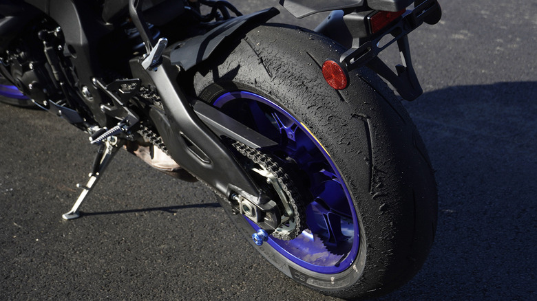 Yamaha YZF-R1 rear tire detail