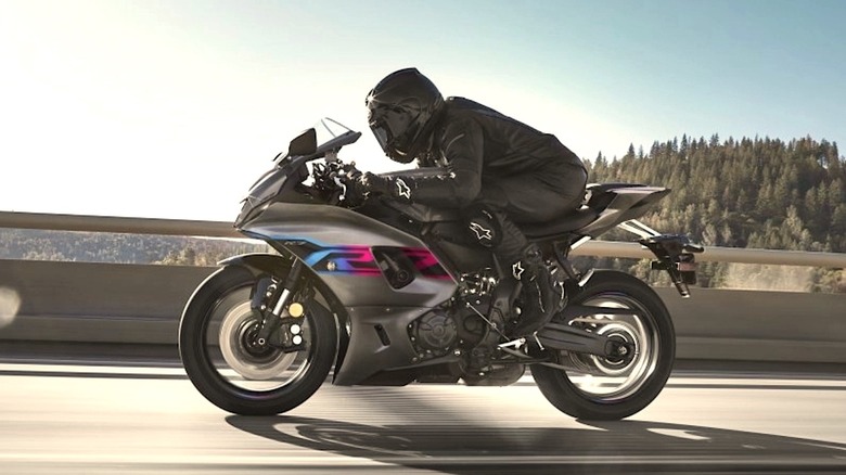 Yamaha R7 speeding down road