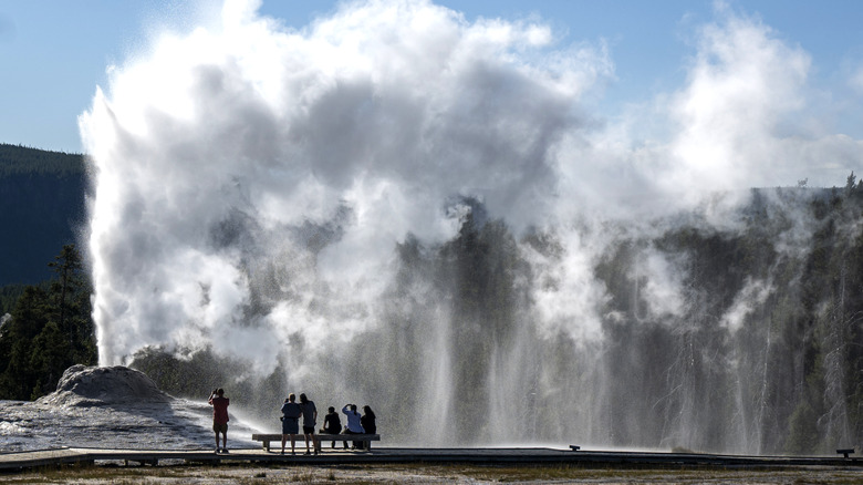 A Yellowstone hydrothermal event