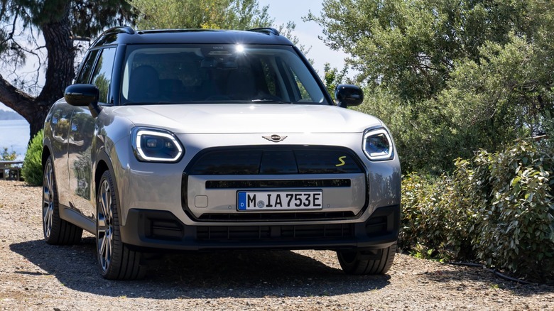 the MINI Countryman SE ALL4 parked on a gravel road