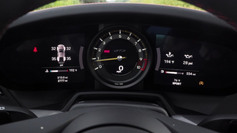 2022 Porsche 911 GT3 cluster