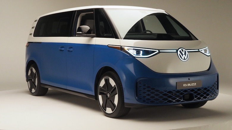 Volkswagen's 3-Row ID. Buzz Microbus Is Easy To Fall In Love With At ...