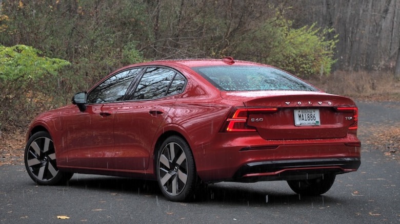 2025 S60 PHEV rear 3/4 view