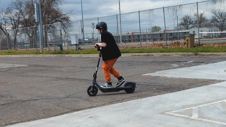 Segway-Ninebot eKickScooter E2 Pro Review: Commute All Day, Bright ...