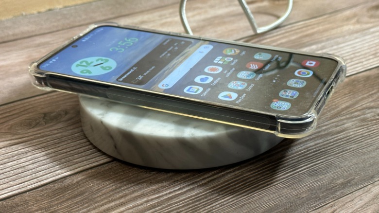 Stone charger with Galaxy S23