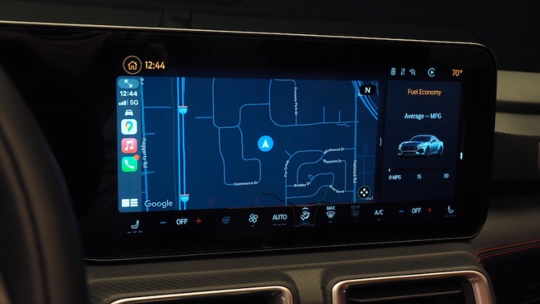 2024 Mustang CarPlay split-screen