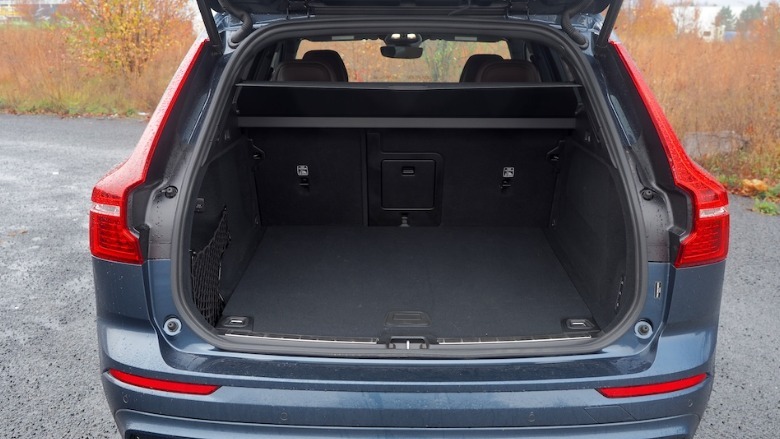 XC60 with trunk open