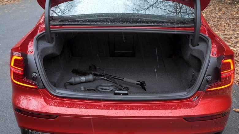 S60 open trunk with portable charger