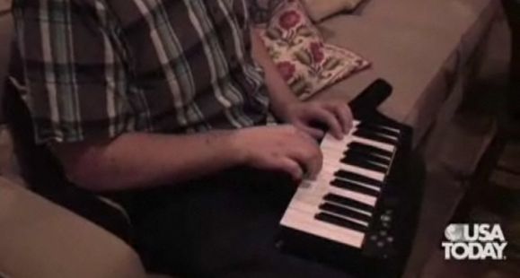 Rock Band 3 keyboard caught on video; new Pro mode detailed - SlashGear