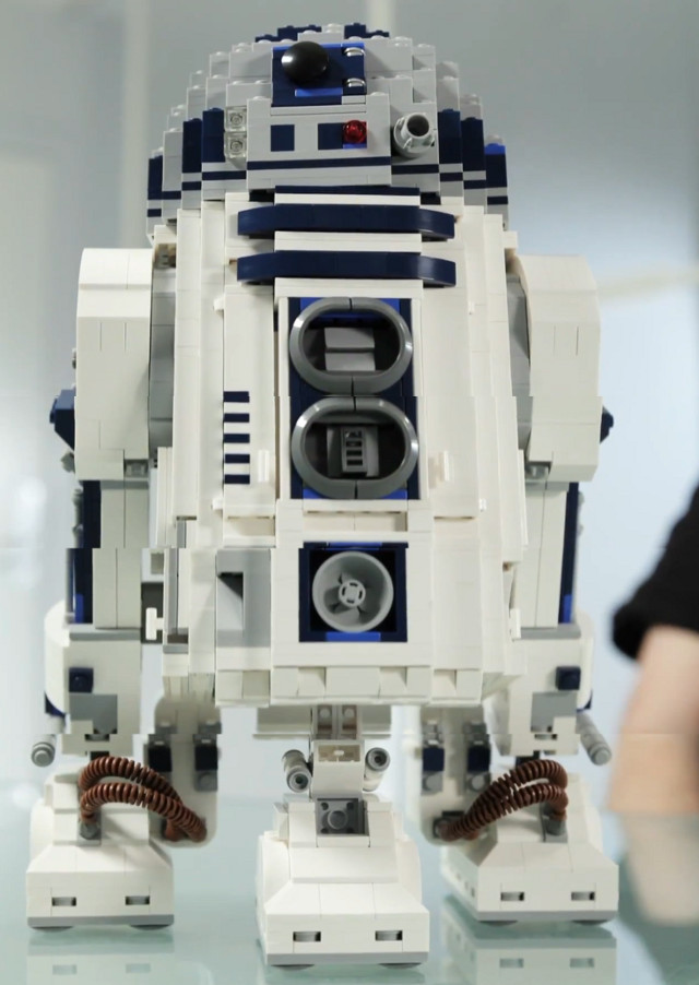 lego r2d2 piece count