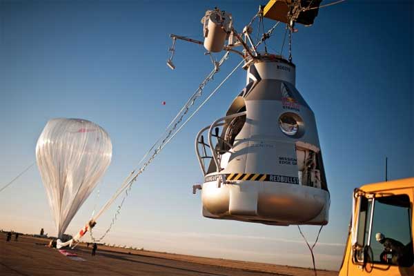 record-setting-skydive-will-require-world-s-biggest-balloon-slashgear