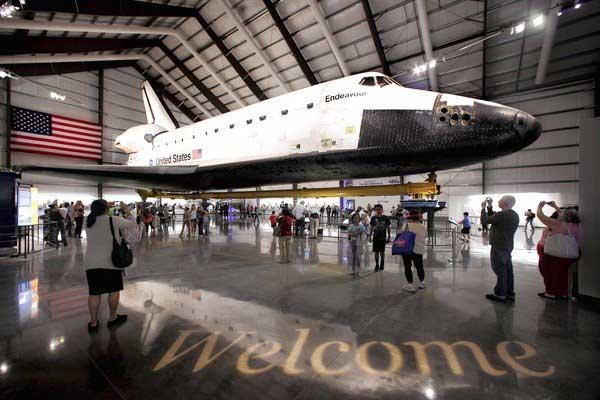 space shuttle endeavour brown marks