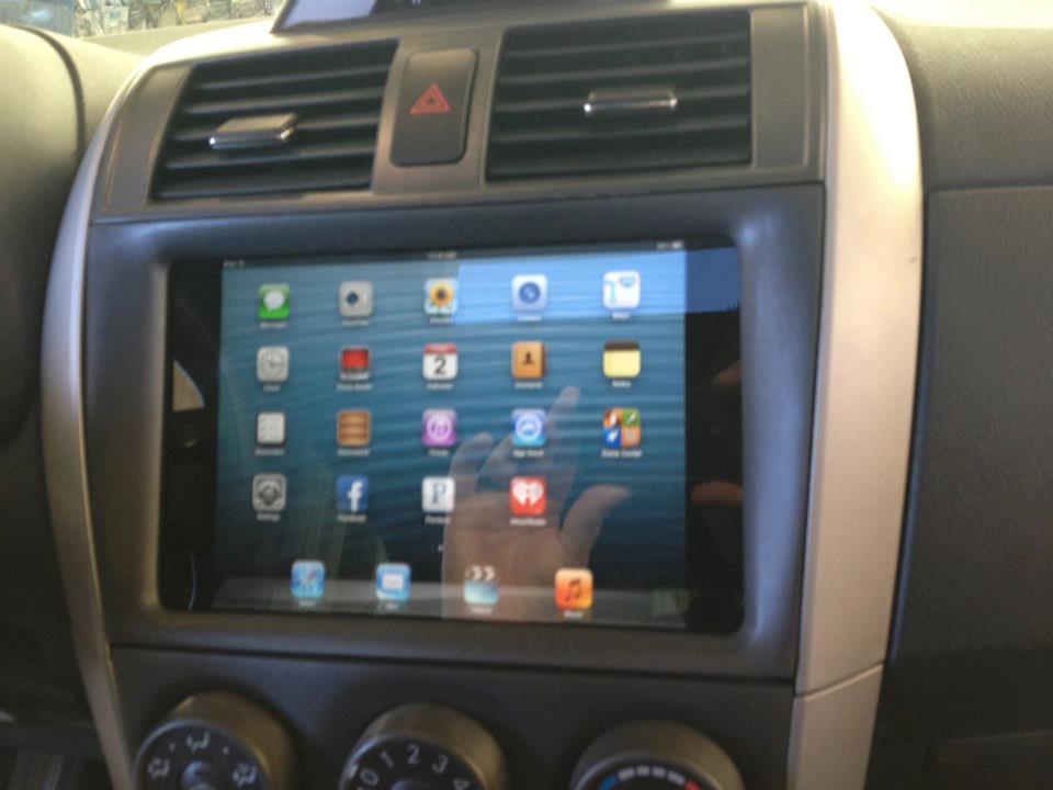 iPad mini already installed into car dashboard - SlashGear