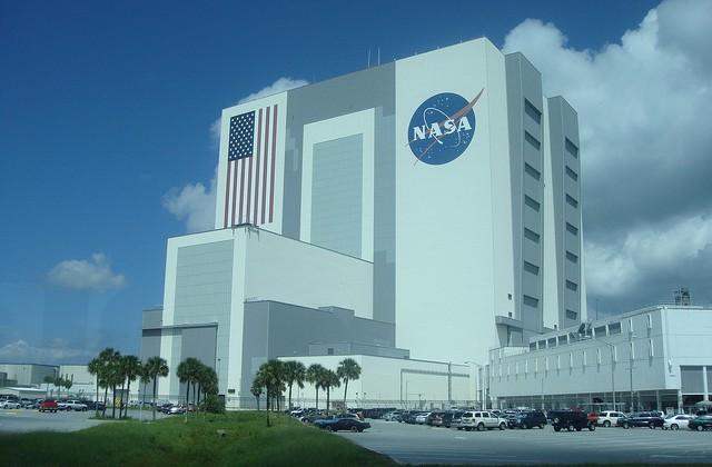 NASA to hawk space shuttle facilities - SlashGear