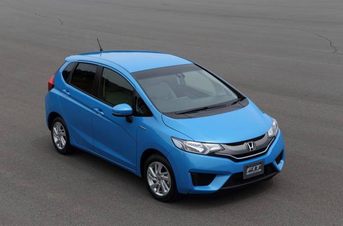 2014 honda fit hybrid scores highest mpg among japanese hybrids slashgear 2014 honda fit hybrid scores highest