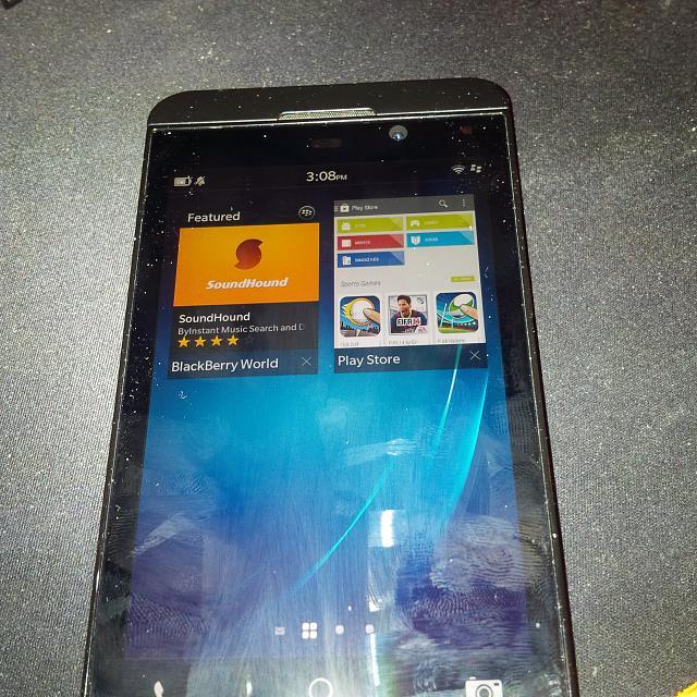 Google Play Store to debut on BlackBerry 10.2.1, images suggest - SlashGear