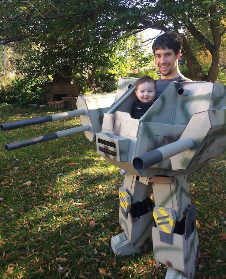 Ultimate Halloween Costume Puts Father & Son Inside MechWarrior - SlashGear