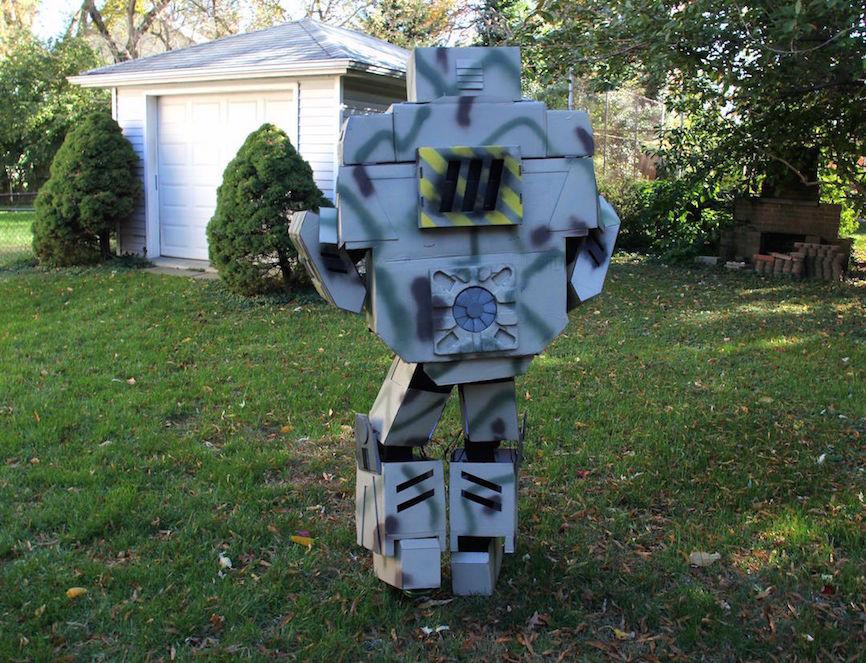 Ultimate Halloween Costume Puts Father & Son Inside MechWarrior - SlashGear