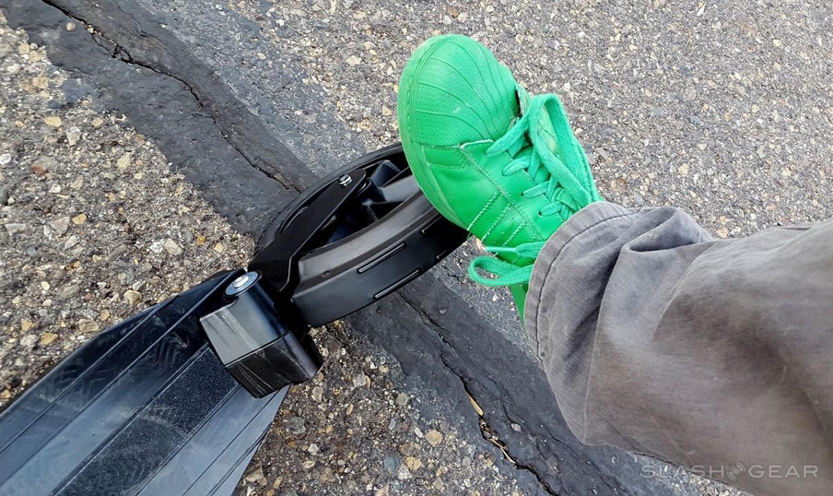 E-TWOW Review: regenerative electric kick scooter on point - SlashGear