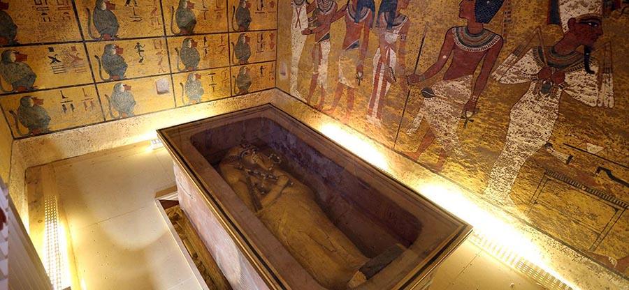 King Tut's tomb: scans find hidden rooms with metal, organic objects ...